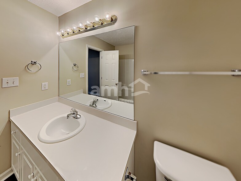 Building Photo - 2308 Genesis Dr
