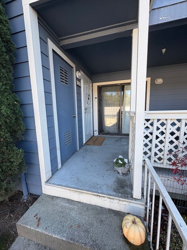 Building Photo - Gated Community with easy west bound 80 ac...