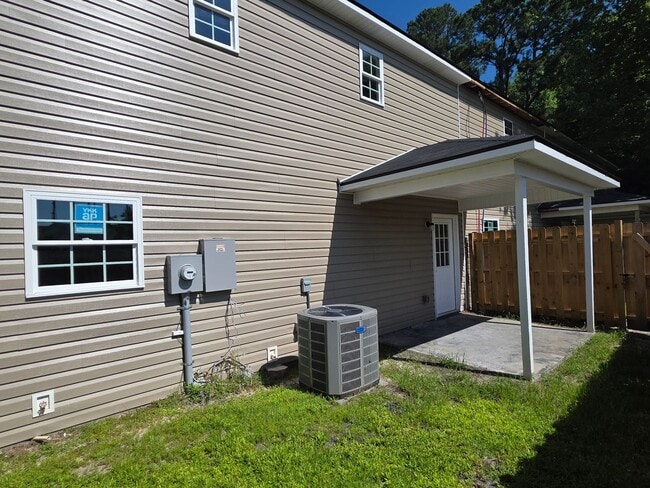 Building Photo - 113 Towne Pk E Dr
