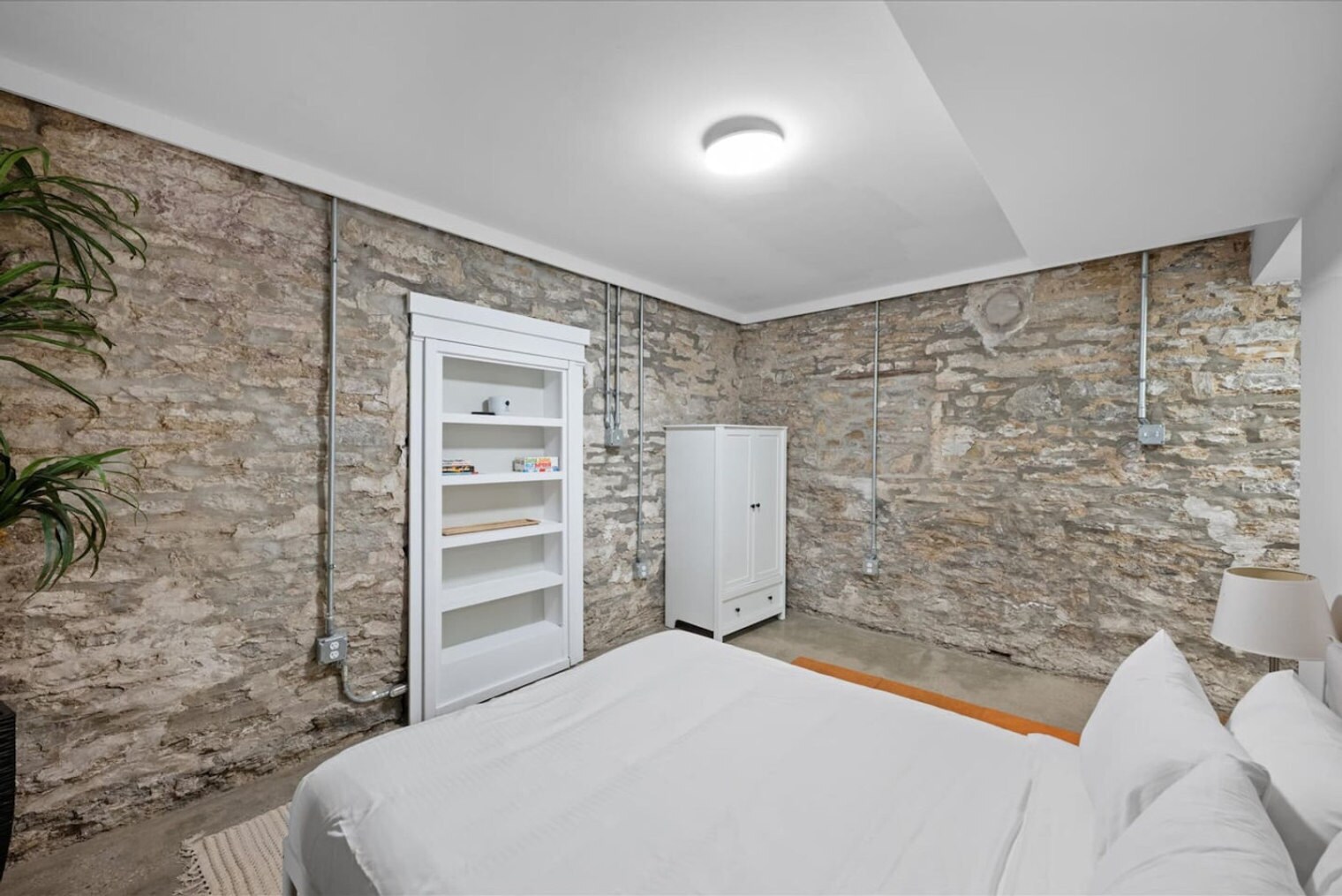 Building Photo - 2 Hust Alley