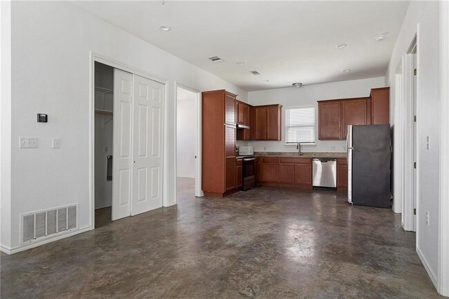 Building Photo - 1310 Hausman Dr