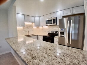 Building Photo - 4164 Inverrary Dr