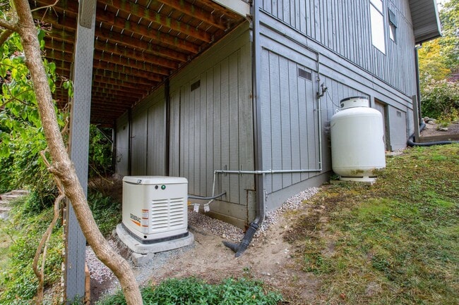 Building Photo - Lovingly Maintained with Designer Finishes...