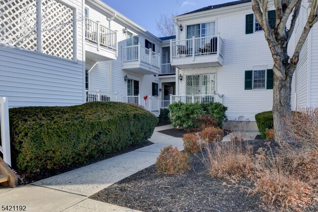 Building Photo - 220 Alexandria Way