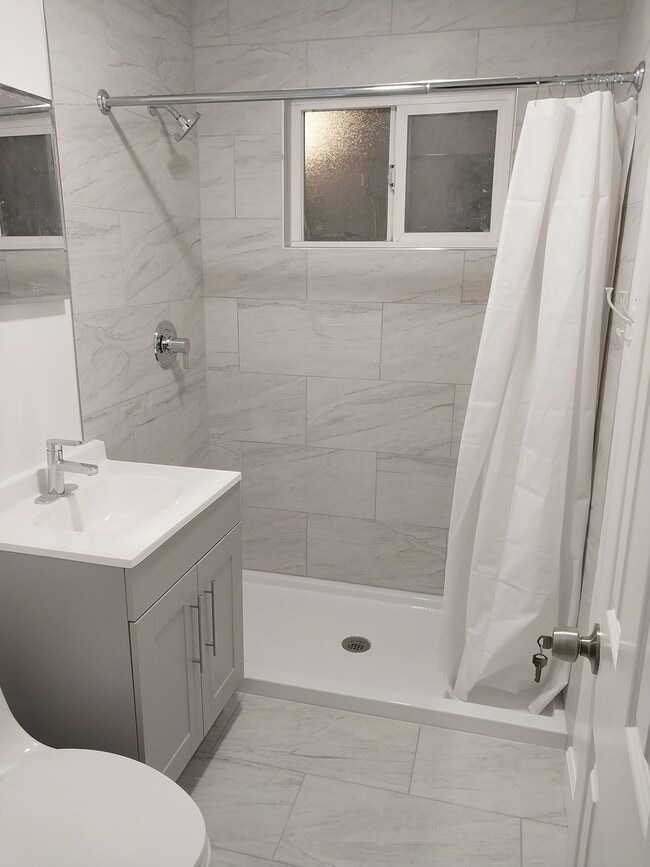 Building Photo - 11010 Knobb Ave