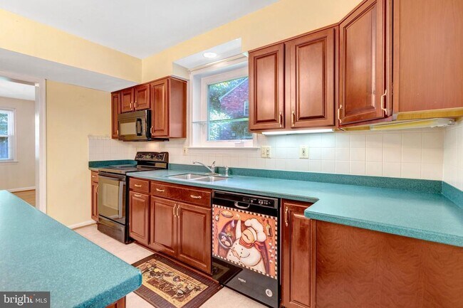 Building Photo - 8916 Braeburn Dr