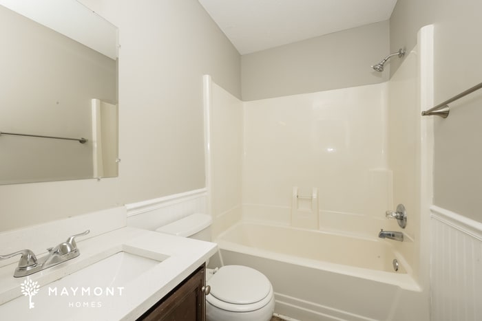 Building Photo - 233 Lake Forest Dr