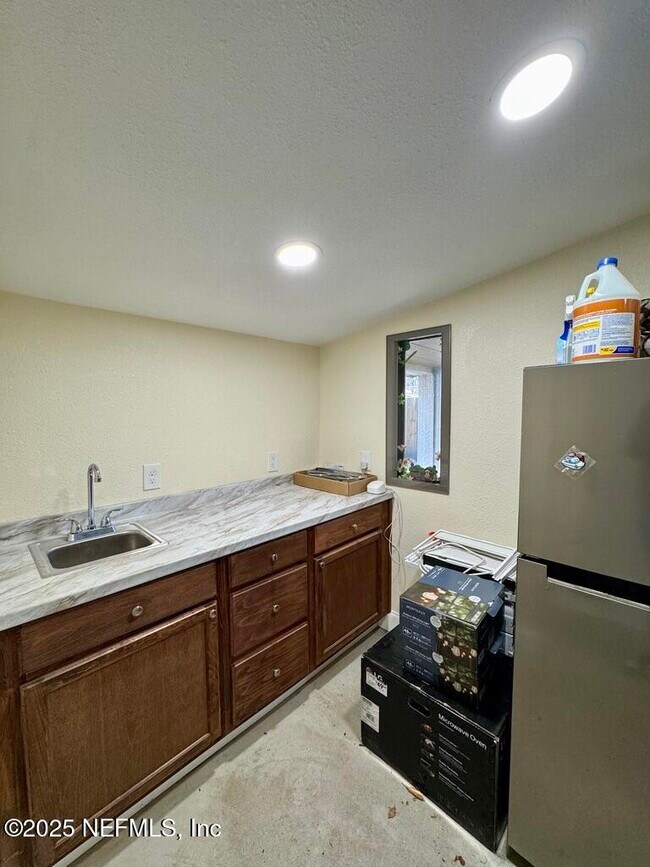 Building Photo - 1631 Thacker Ave