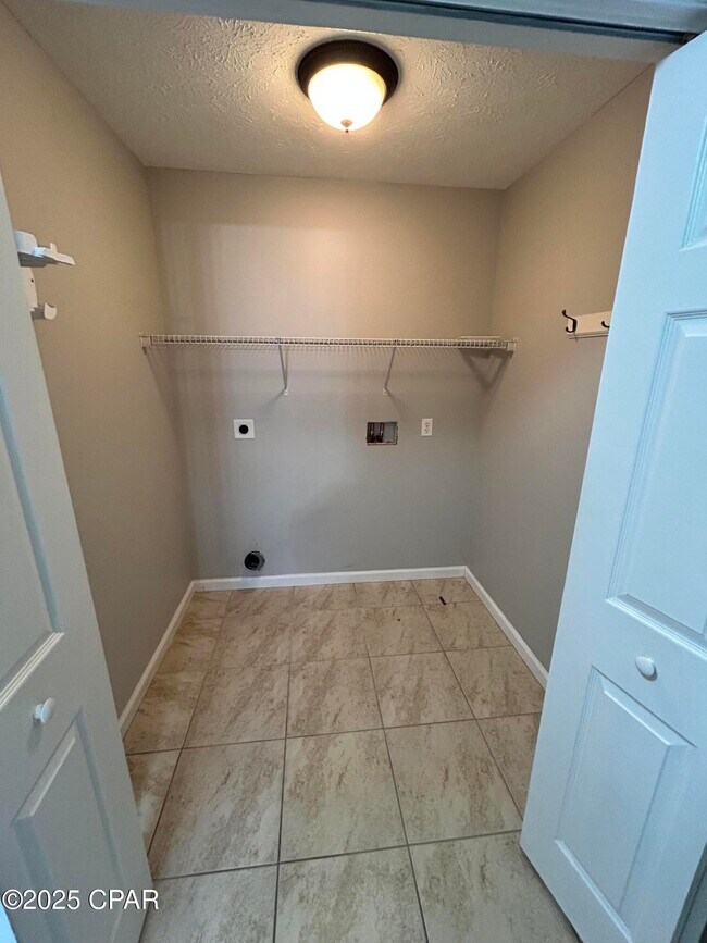 Building Photo - 810 E 24th St