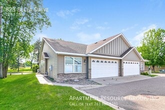 Building Photo - 823 Bella Dr