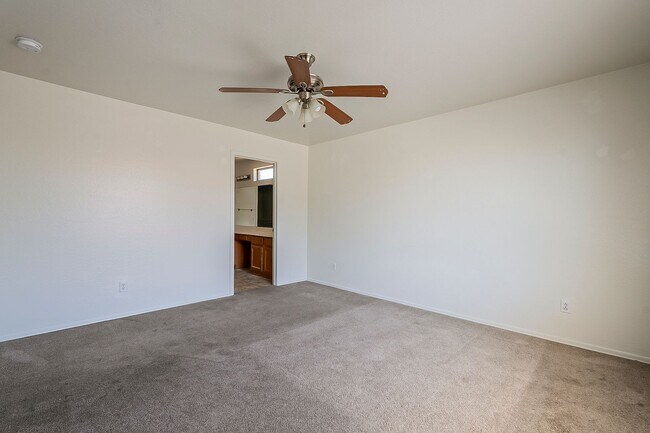 Building Photo - 4 Bedroom home for rent