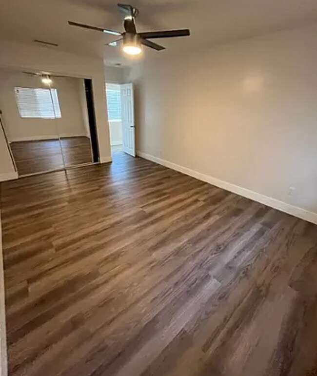 Building Photo - 6 Bed/ 5 Bath on Campanile! Large back area!