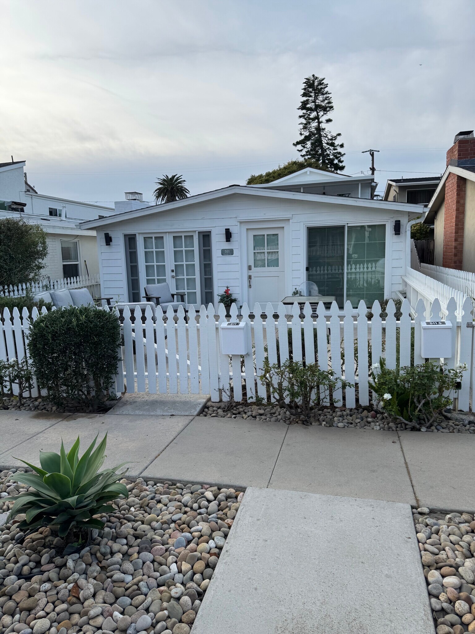 Building Photo - 511 Poinsettia Ave