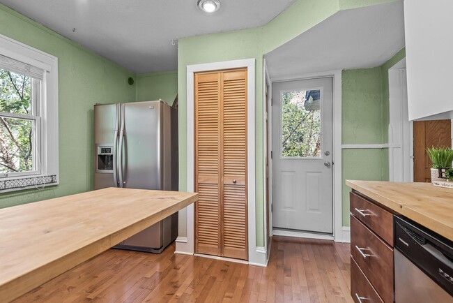 Building Photo - 3301 22nd Ave S