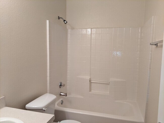 Building Photo - 2807 Lakefield Dr