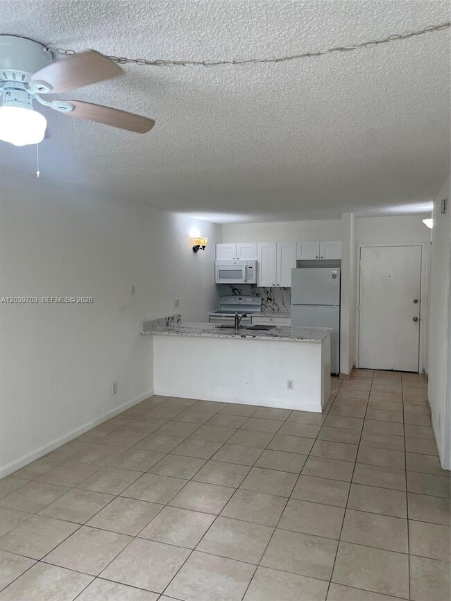 Building Photo - 2401 Riverside Dr