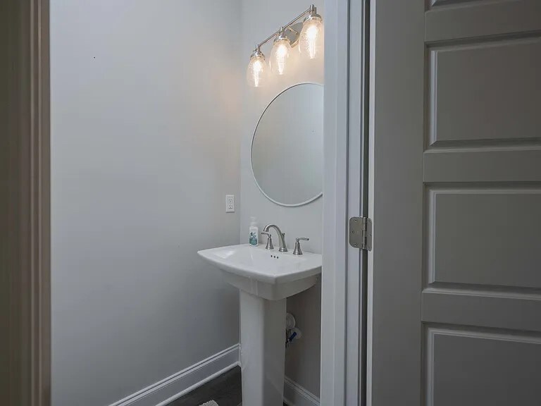 Building Photo - 555 Gresham Ln