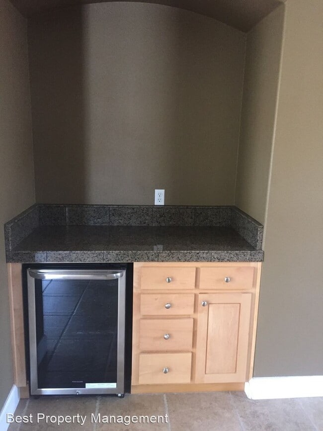 Building Photo - 5 br, 4 bath House - 337 Foothill Drive