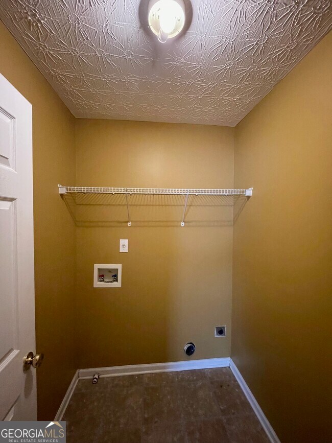 Building Photo - 363 Arrowhead Dr