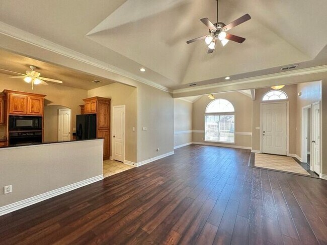 Building Photo - Spacious Flint Home on a Corner Lot with Stunning Primary Suite