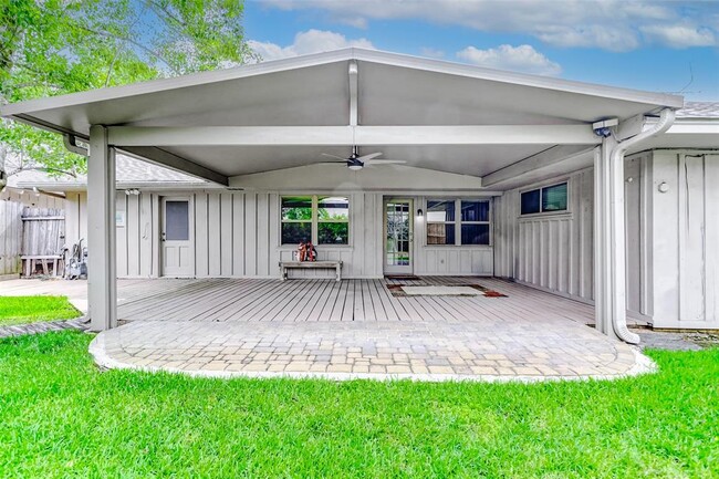 Building Photo - 2015 Mapleton Dr