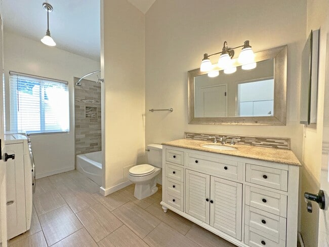 Building Photo - 407 W Pedregosa St