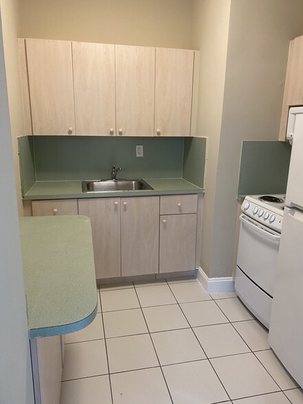 Building Photo - 201 W 50th St