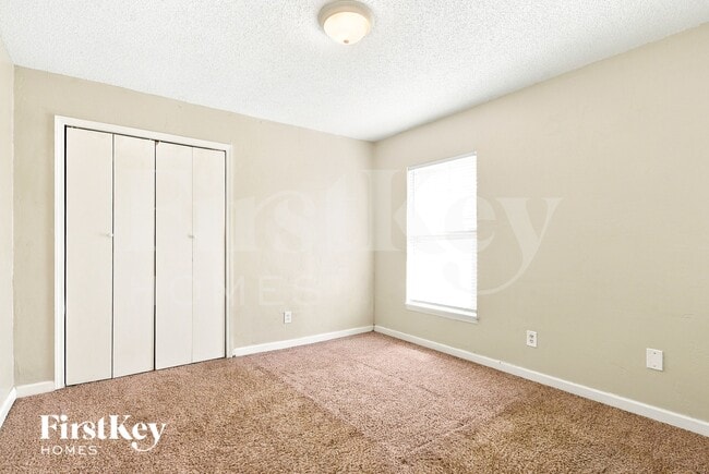 Building Photo - 1521 Dess Dr