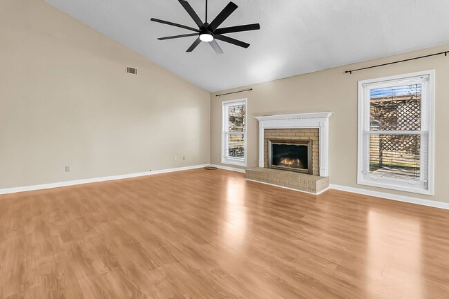 Building Photo - Completely Refreshed 3 Bedroom 2 Bathroom ...