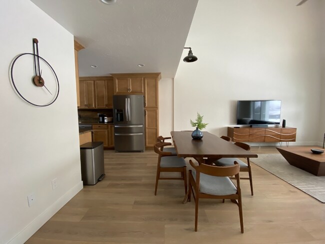 Building Photo - 2048 Marina Ct