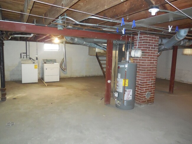 Building Photo - Two Bedroom Home in Belleville