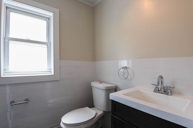 Building Photo - 494 Avenue C