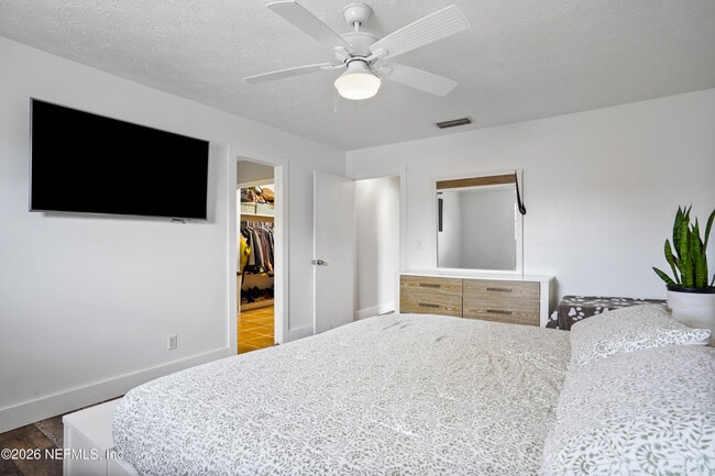 Building Photo - 6717 Lenczyk Dr