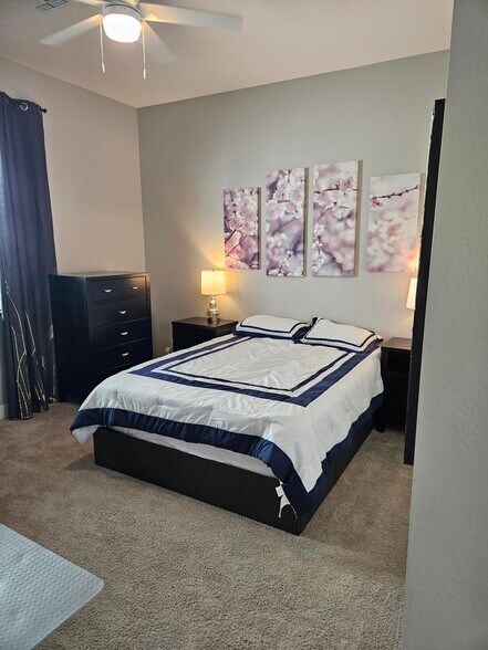 Queen size bed with all linens - 1332 E La Mirada Dr