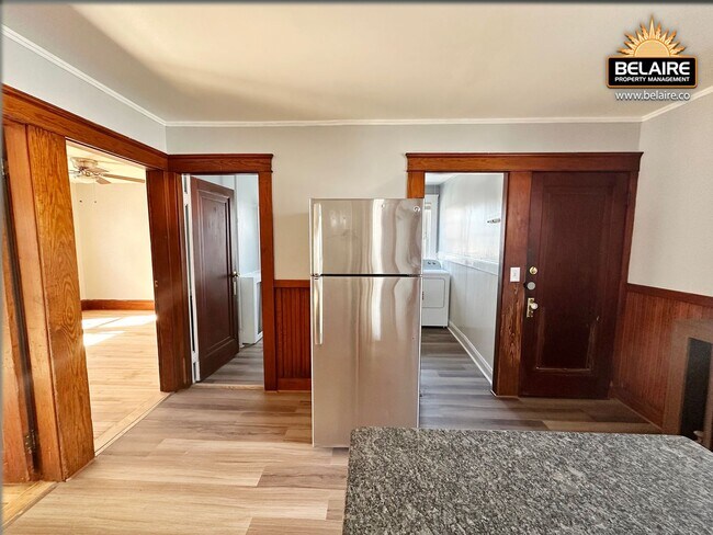 Building Photo - 107 2nd St