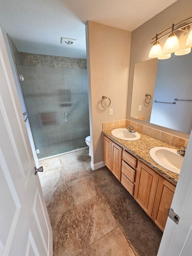 Building Photo - 917 N Cascade Dr