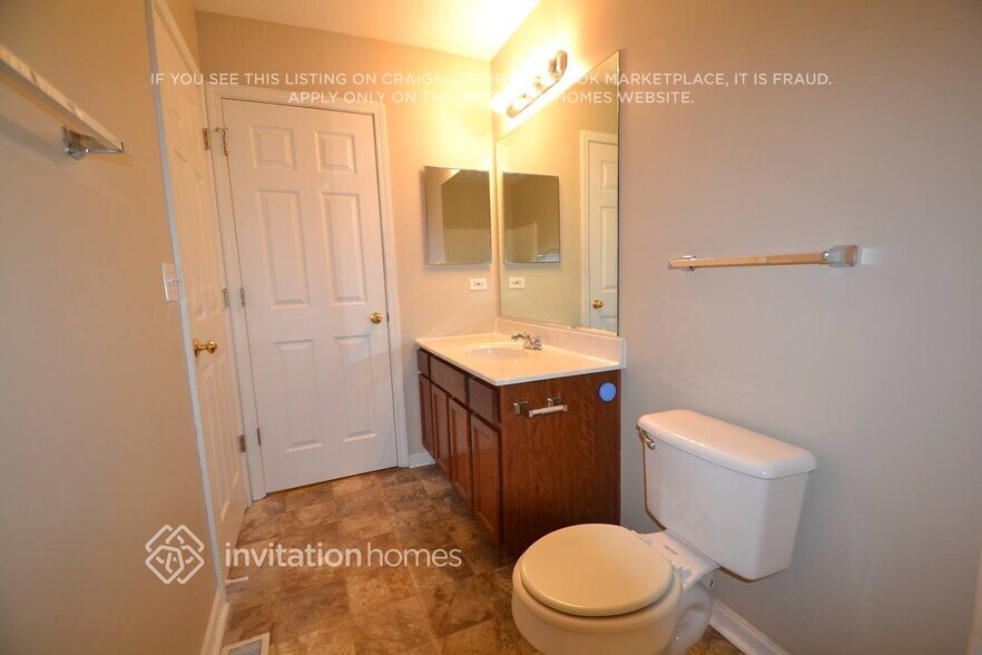 Building Photo - 180 E Big Horn Dr