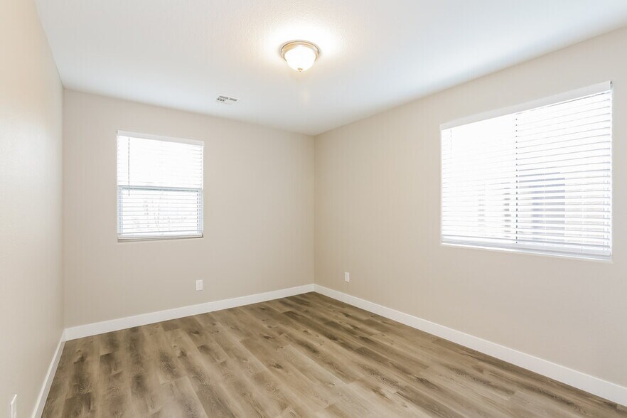 Building Photo - 7333 Caballo Range Ave
