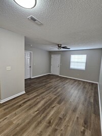 Building Photo - Three bedroom, 2 bath condo in High Point