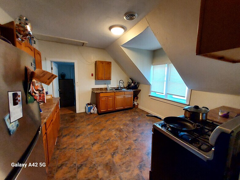 Building Photo - 64 Chase Ave