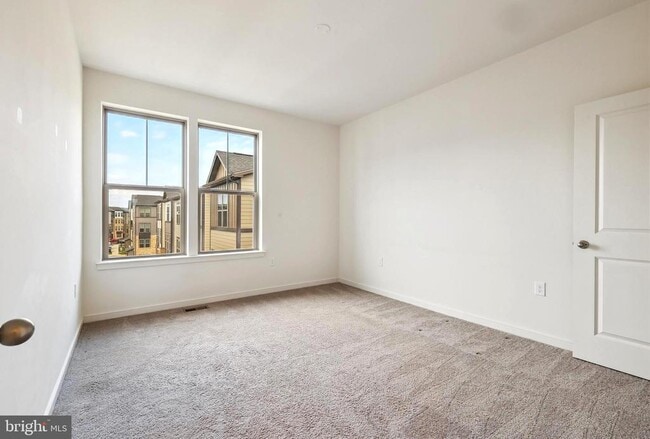 Building Photo - 46007 Woodpecker Sq