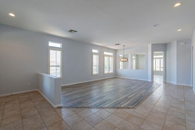 Building Photo - Gated Community!