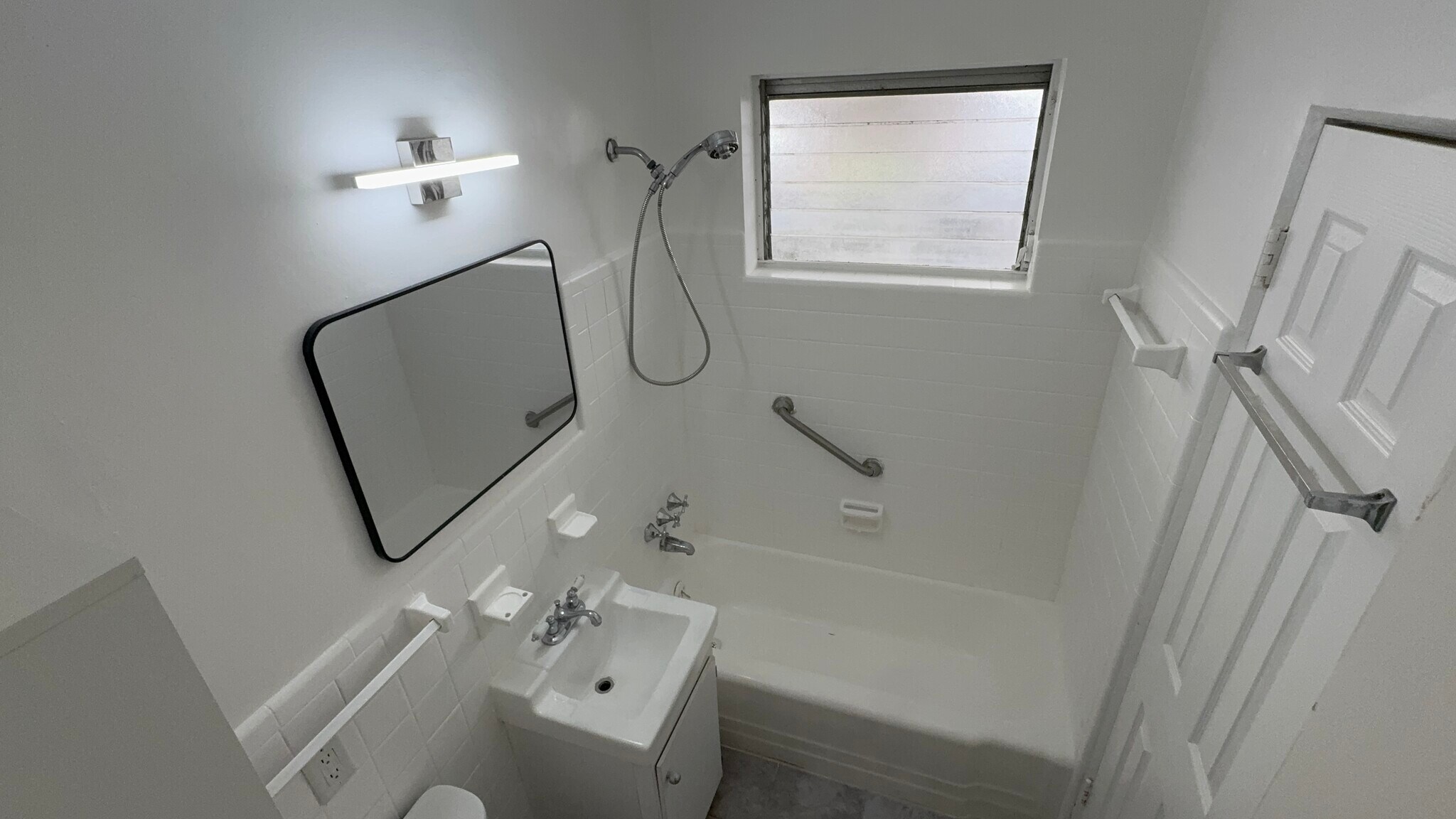 Building Photo - 217 SW 11th Ct