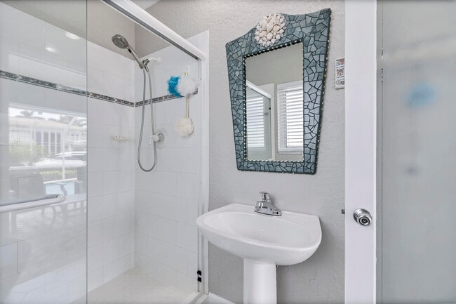 Building Photo - 836 NE 72nd St