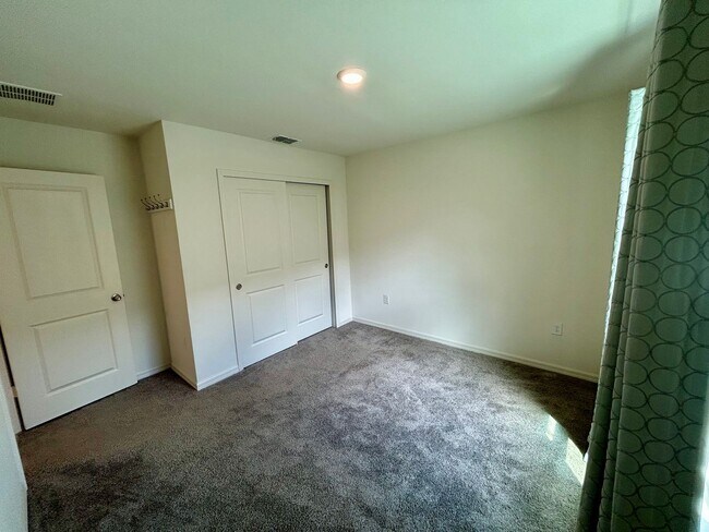 Building Photo - Spacious 3-Bed, 2-Bath Fully Gated Home in...