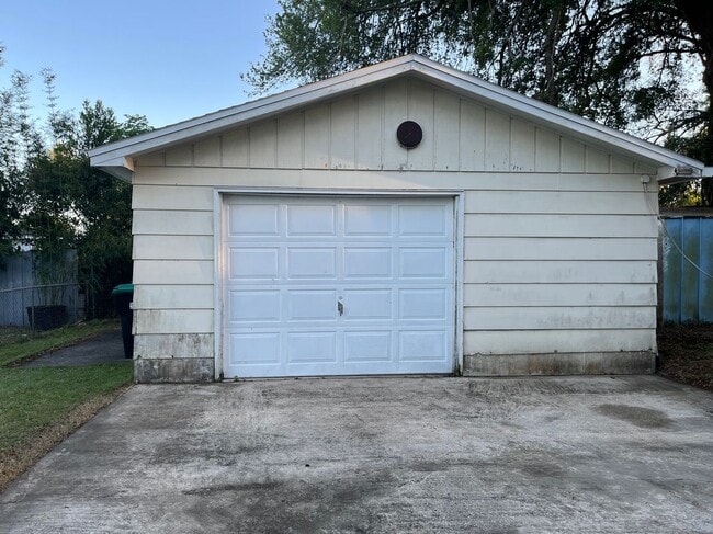 Building Photo - 1816 Weeks Ave