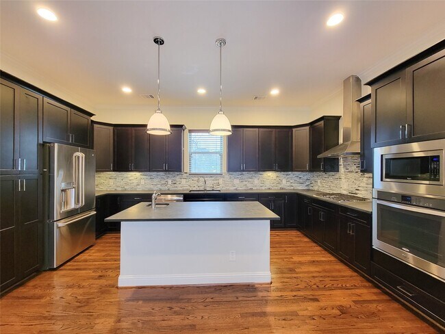 Building Photo - 5520 Kiam St