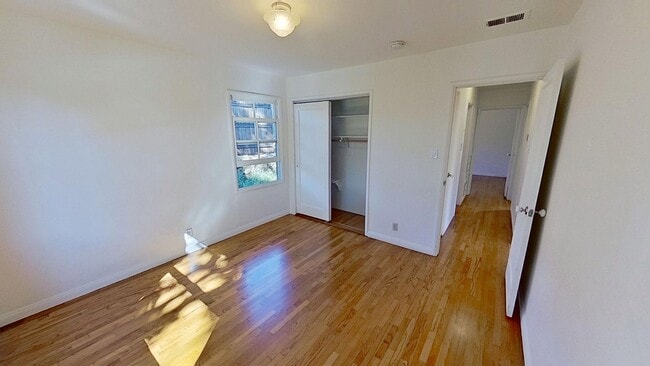 Building Photo - Desirable 3 Bedroom, 2 Bathroom house in S...