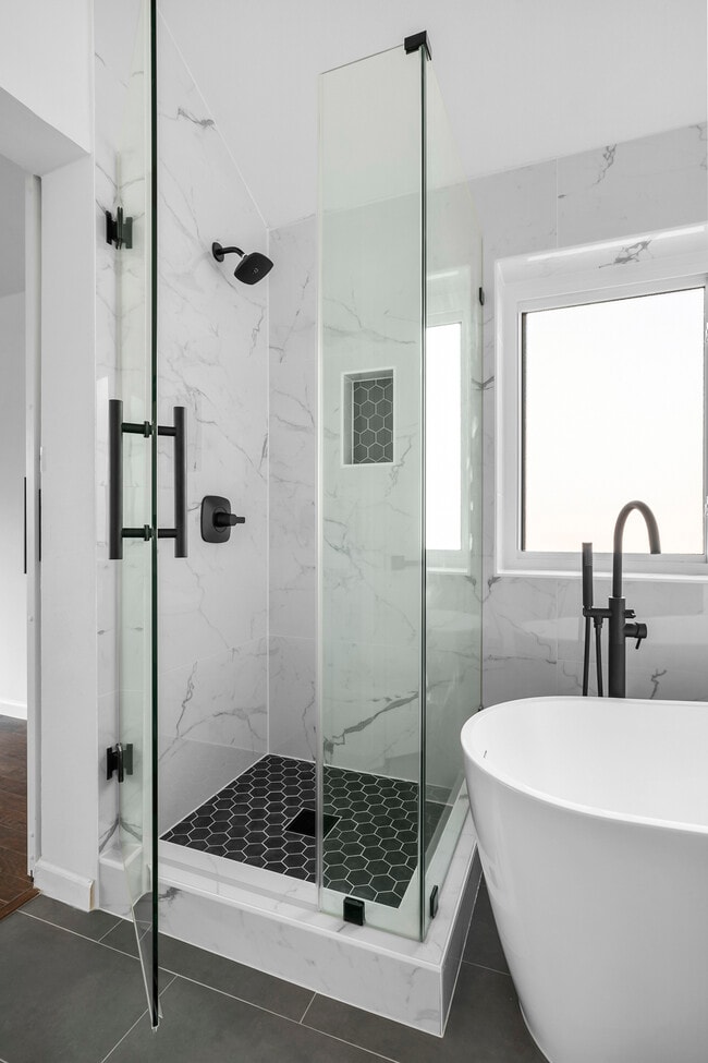 Building Photo - 6408 Back Bay Ln