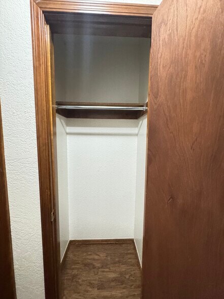 Building Photo - 9915 Larkspur Ln